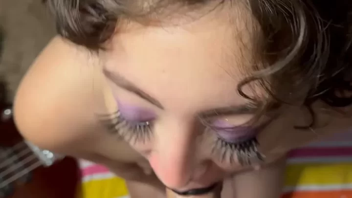 Brunette guy gets oral and handjob from two white girls
