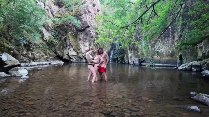 Jacquie Et Michel TV – Nyraline & Cataleya Fuck In The River