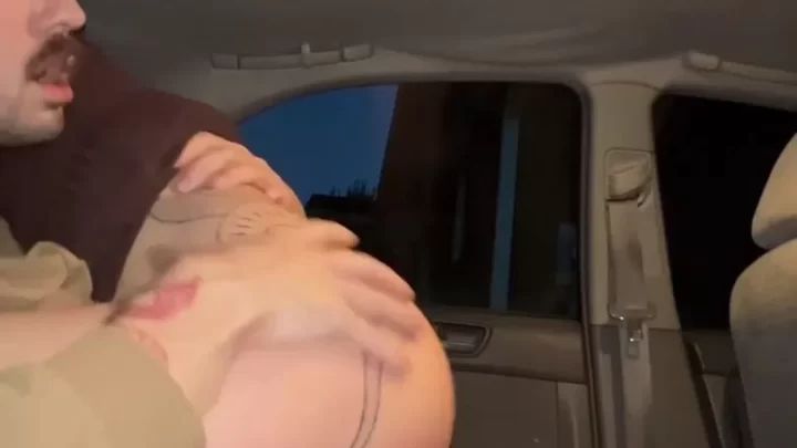 Lovlychick – Lovlychick Gets Rammed In The Car