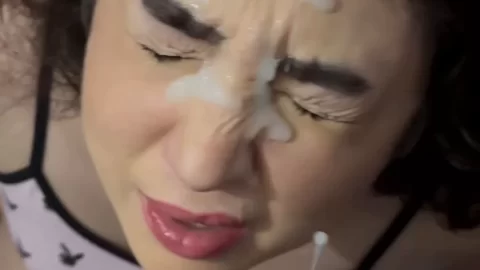 Latina Girl Gives Oral, Gets Facials