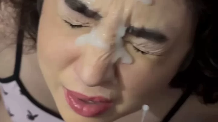 Latina Girl Gives Oral, Gets Facials