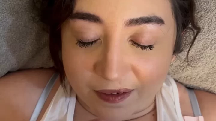 White girl gives blowjob, gets laid