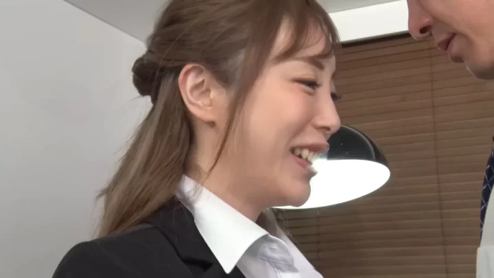 Asian brunette gets intimate in exam room